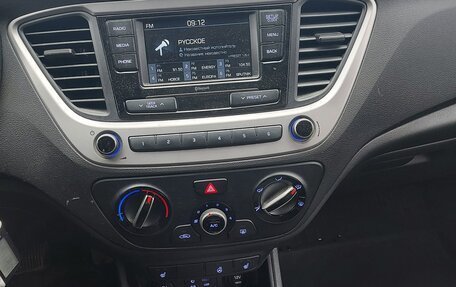 Hyundai Solaris II рестайлинг, 2017 год, 1 200 000 рублей, 2 фотография