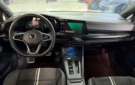 Volkswagen Golf VIII, 2022 год, 2 170 000 рублей, 7 фотография