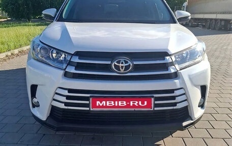 Toyota Highlander III, 2017 год, 3 000 000 рублей, 1 фотография