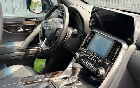 Lexus LX, 2022 год, 17 000 000 рублей, 16 фотография