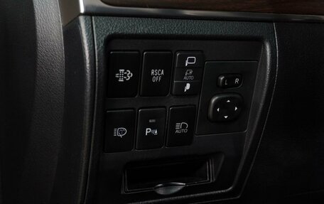Toyota Land Cruiser 200, 2019 год, 7 899 000 рублей, 15 фотография
