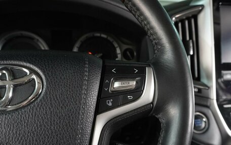 Toyota Land Cruiser 200, 2019 год, 7 899 000 рублей, 31 фотография