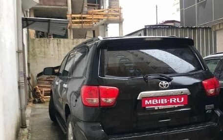 Toyota Sequoia II рестайлинг, 2011 год, 3 800 000 рублей, 2 фотография