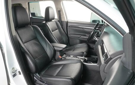 Mitsubishi Outlander III рестайлинг 3, 2017 год, 2 149 000 рублей, 8 фотография