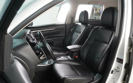 Mitsubishi Outlander III рестайлинг 3, 2017 год, 2 149 000 рублей, 10 фотография