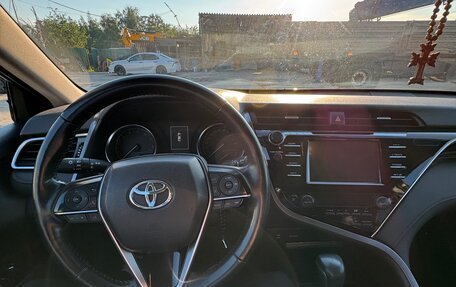 Toyota Camry, 2018 год, 2 650 000 рублей, 7 фотография