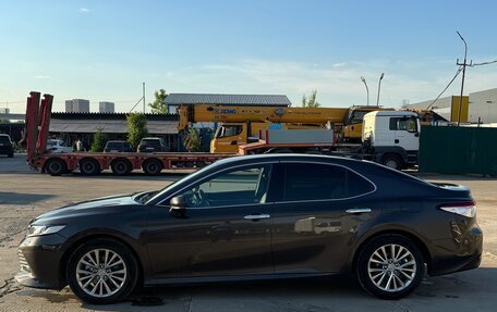 Toyota Camry, 2018 год, 2 650 000 рублей, 10 фотография