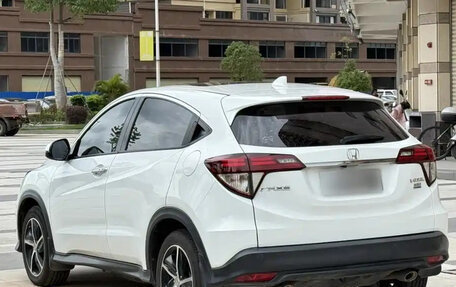 Honda Vezel, 2022 год, 1 225 000 рублей, 6 фотография