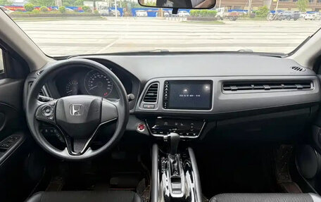 Honda Vezel, 2022 год, 1 225 000 рублей, 10 фотография