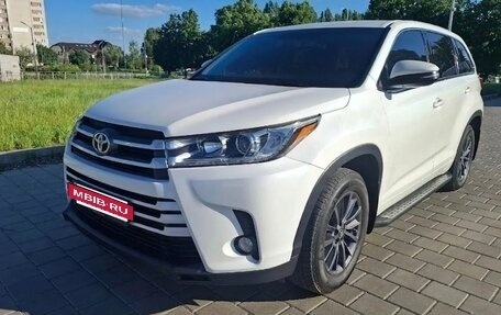 Toyota Highlander III, 2017 год, 3 000 000 рублей, 4 фотография