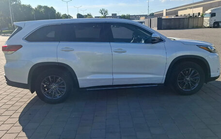 Toyota Highlander III, 2017 год, 3 000 000 рублей, 7 фотография