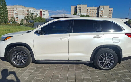 Toyota Highlander III, 2017 год, 3 000 000 рублей, 6 фотография