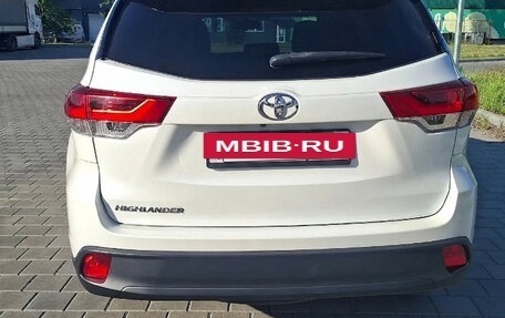 Toyota Highlander III, 2017 год, 3 000 000 рублей, 3 фотография