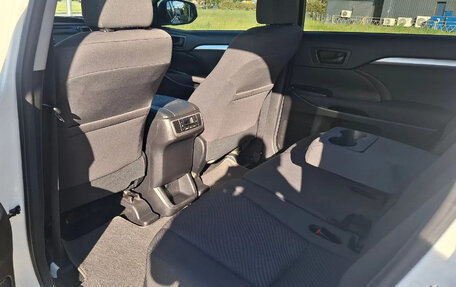 Toyota Highlander III, 2017 год, 3 000 000 рублей, 16 фотография