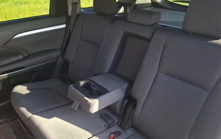 Toyota Highlander III, 2017 год, 3 000 000 рублей, 17 фотография