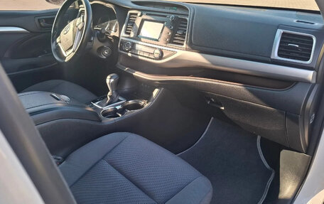 Toyota Highlander III, 2017 год, 3 000 000 рублей, 21 фотография