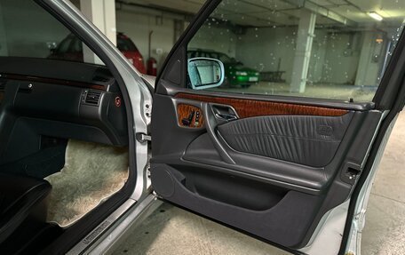 Mercedes-Benz E-Класс, 2000 год, 1 200 000 рублей, 13 фотография