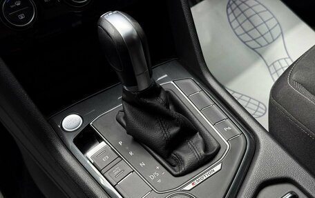 Volkswagen Tiguan II, 2018 год, 2 599 000 рублей, 19 фотография