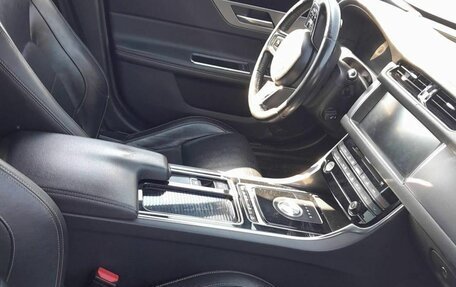 Jaguar XF II, 2018 год, 2 100 000 рублей, 8 фотография