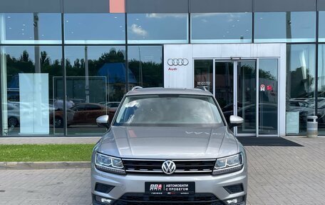 Volkswagen Tiguan II, 2018 год, 2 690 000 рублей, 2 фотография