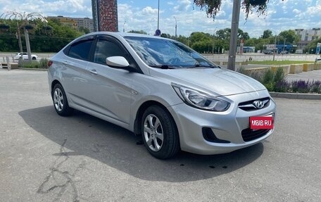 Hyundai Solaris II рестайлинг, 2013 год, 770 000 рублей, 1 фотография