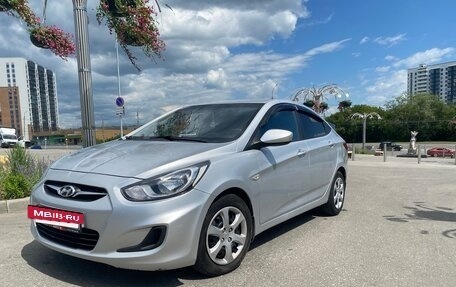 Hyundai Solaris II рестайлинг, 2013 год, 770 000 рублей, 2 фотография