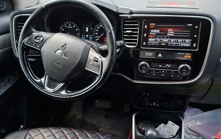 Mitsubishi Outlander III рестайлинг 3, 2018 год, 1 750 000 рублей, 7 фотография