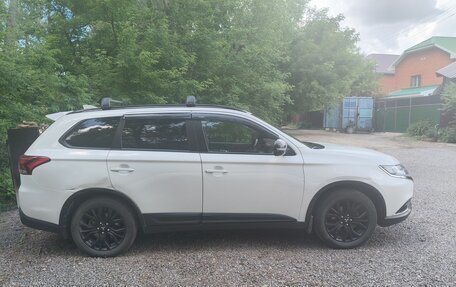 Mitsubishi Outlander III рестайлинг 3, 2020 год, 1 700 000 рублей, 4 фотография