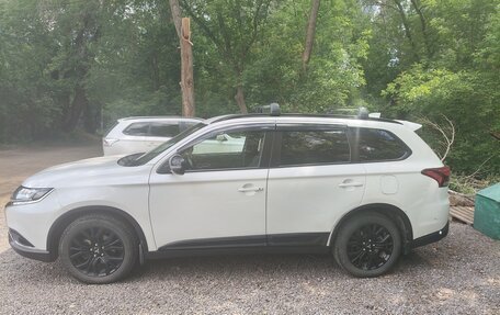 Mitsubishi Outlander III рестайлинг 3, 2020 год, 1 700 000 рублей, 7 фотография