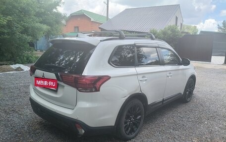 Mitsubishi Outlander III рестайлинг 3, 2020 год, 1 700 000 рублей, 5 фотография