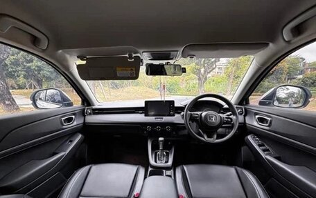 Honda Vezel, 2023 год, 1 650 000 рублей, 4 фотография