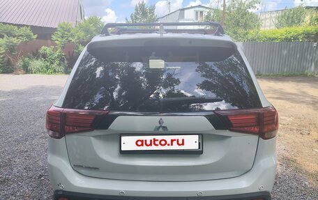 Mitsubishi Outlander III рестайлинг 3, 2020 год, 1 700 000 рублей, 6 фотография