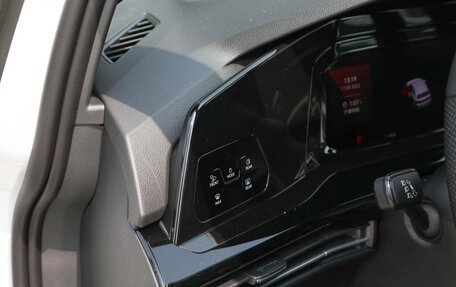 Volkswagen Golf VIII, 2022 год, 2 052 000 рублей, 25 фотография