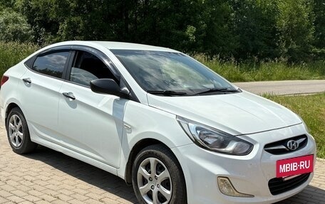 Hyundai Solaris II рестайлинг, 2013 год, 800 000 рублей, 3 фотография