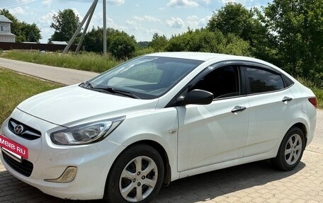 Hyundai Solaris II рестайлинг, 2013 год, 800 000 рублей, 2 фотография