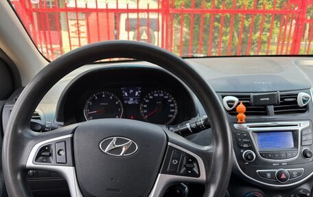 Hyundai Solaris II рестайлинг, 2013 год, 800 000 рублей, 7 фотография