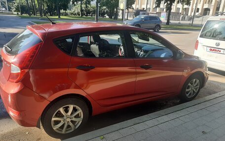 Hyundai Solaris II рестайлинг, 2013 год, 790 000 рублей, 2 фотография