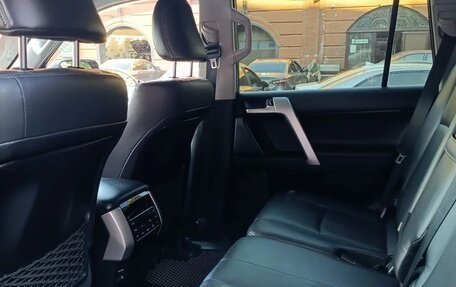 Toyota Land Cruiser Prado 150 рестайлинг 2, 2018 год, 4 900 000 рублей, 5 фотография