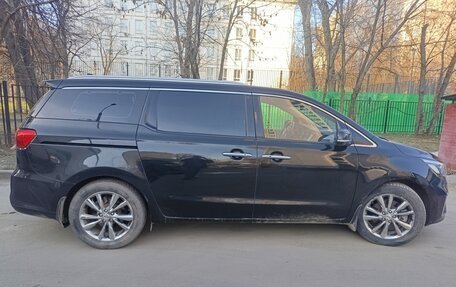 KIA Carnival III, 2018 год, 2 800 000 рублей, 2 фотография