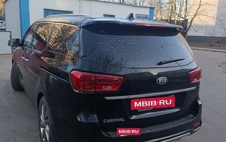 KIA Carnival III, 2018 год, 2 800 000 рублей, 3 фотография