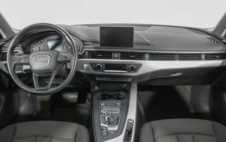 Audi A4, 2018 год, 2 210 000 рублей, 8 фотография