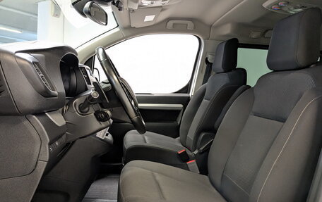 Peugeot Traveller I, 2019 год, 3 350 000 рублей, 21 фотография