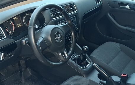 Volkswagen Jetta VI, 2013 год, 990 000 рублей, 12 фотография