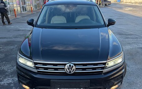 Volkswagen Tiguan II, 2018 год, 2 850 000 рублей, 38 фотография