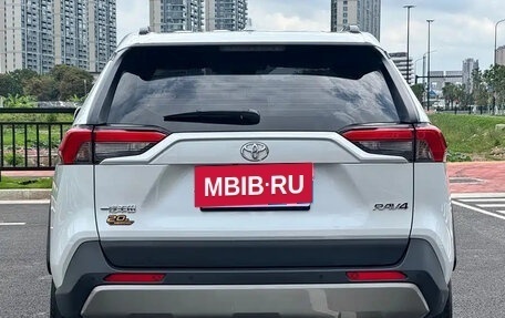 Toyota RAV4, 2024 год, 3 005 818 рублей, 5 фотография