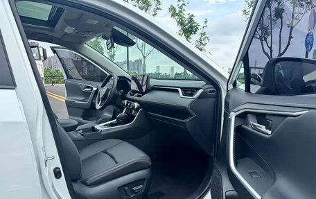 Toyota RAV4, 2024 год, 3 005 818 рублей, 14 фотография
