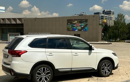 Mitsubishi Outlander III рестайлинг 3, 2015 год, 1 580 000 рублей, 2 фотография