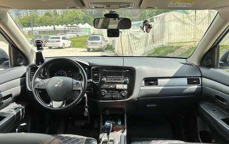 Mitsubishi Outlander III рестайлинг 3, 2015 год, 1 580 000 рублей, 8 фотография