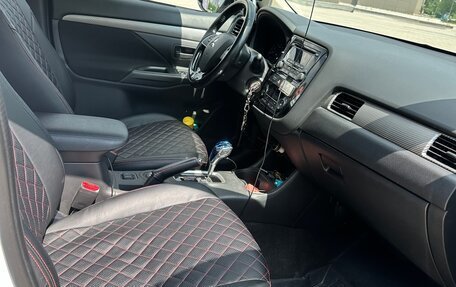 Mitsubishi Outlander III рестайлинг 3, 2015 год, 1 580 000 рублей, 11 фотография