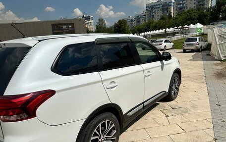 Mitsubishi Outlander III рестайлинг 3, 2015 год, 1 580 000 рублей, 12 фотография